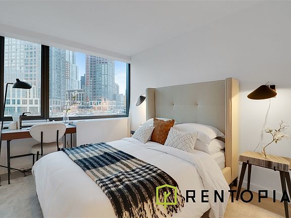 5th image of 87 Commercial St #4011N