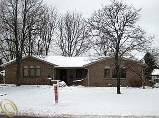 22559 Vacri Ln, Farmington Hills, MI 48335