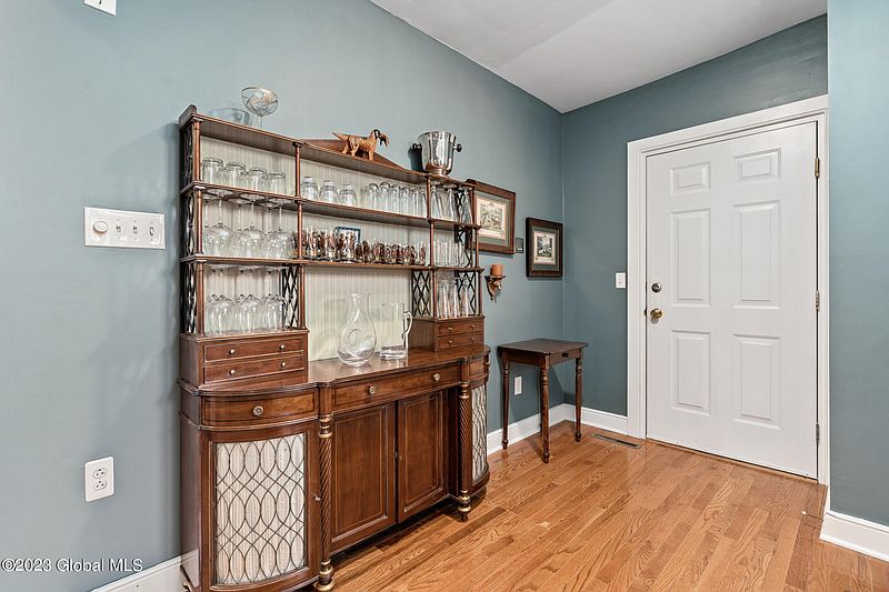 4th image of 125 Circular Street #2