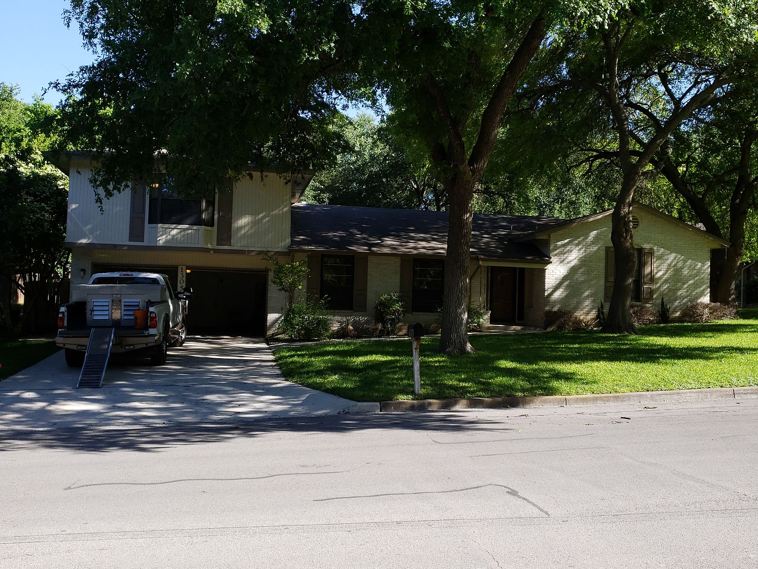 1305 North Blvd, Universal City, TX 78148 Zillow