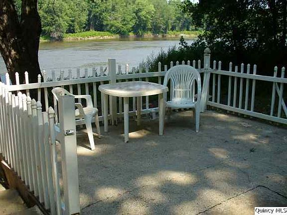 Home for Sale in Hull, IL $43,000