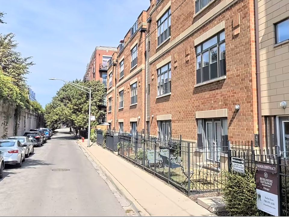 1st image of 2300 W Bloomingdale Ave #1B
