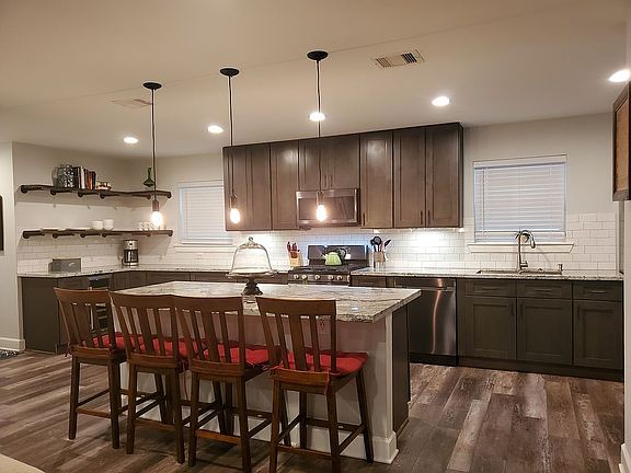 Soft-close cabinets and granite