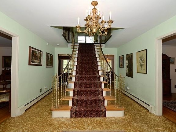 Foyer w/Bridal Staircase