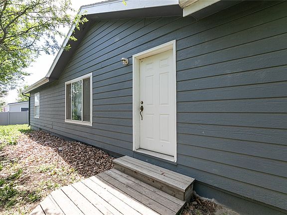 2nd image of 1009 Woodbine Creek Dr