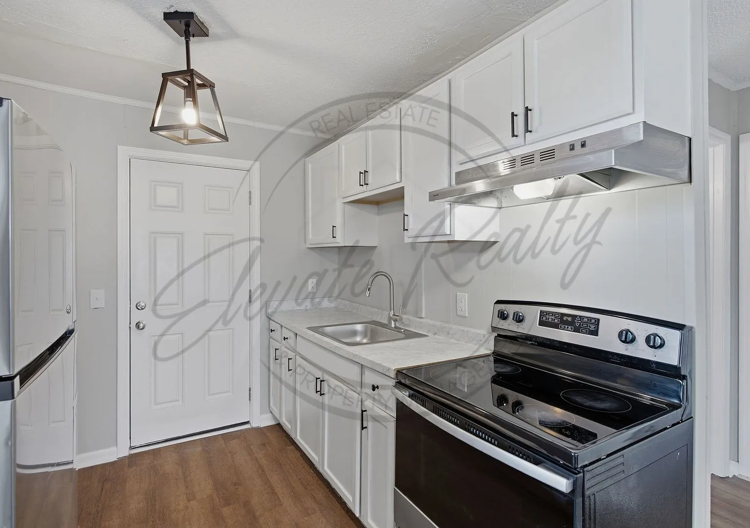 Two Bedroom Duplex in Madison on Special! — Photo 1