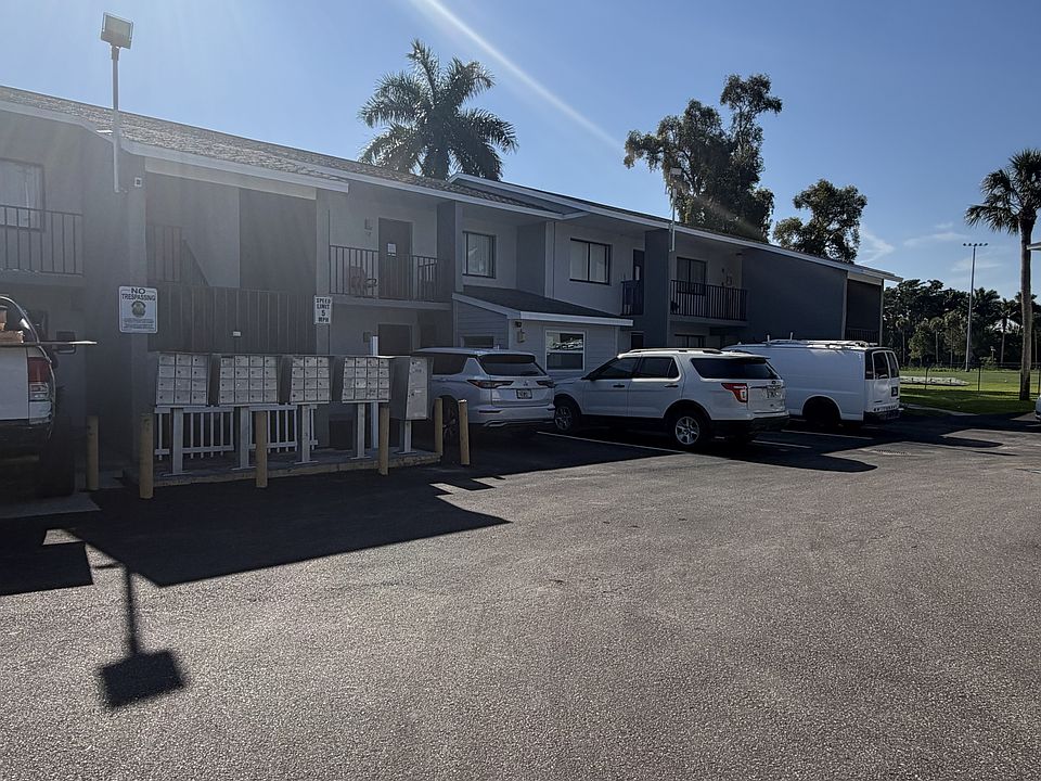 2nd image of 4214 Desoto Ave #38