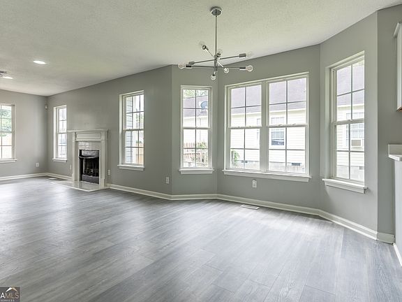 5th image of 2125 Cedar Ave