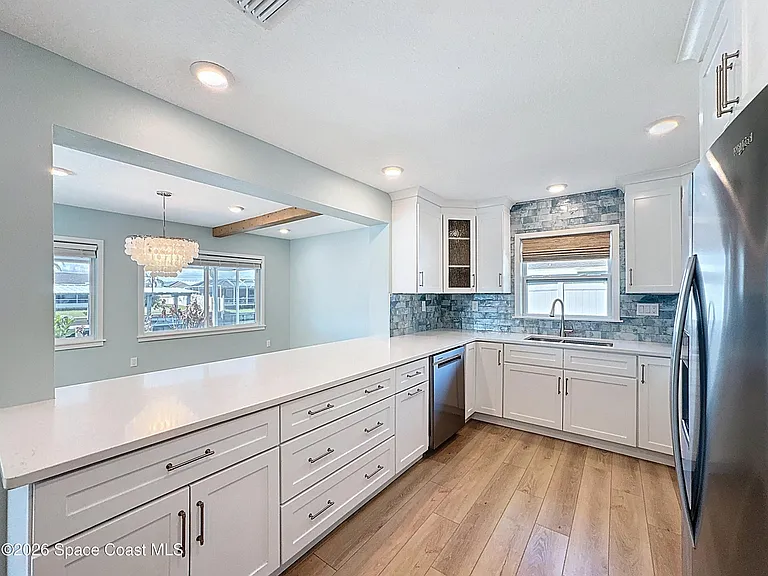 1707 Shore Dr — Photo 2