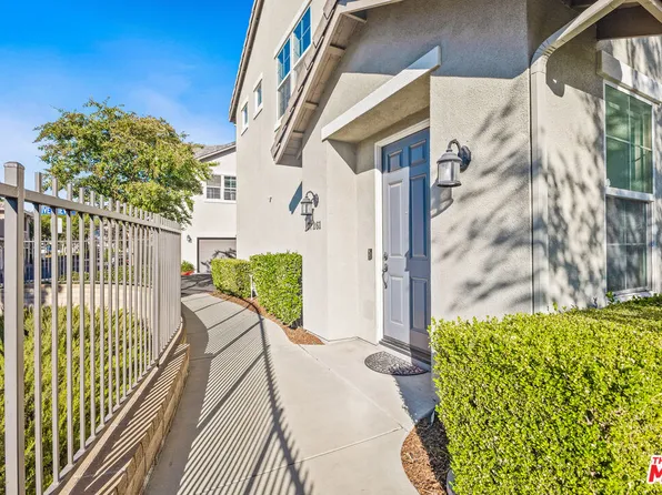 27261 Riverview Ln, Santa Clarita, CA 91354