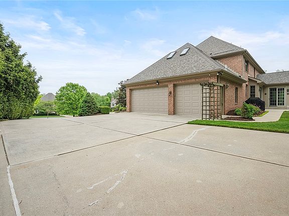 3rd image of 113 W Wild Cherry Dr