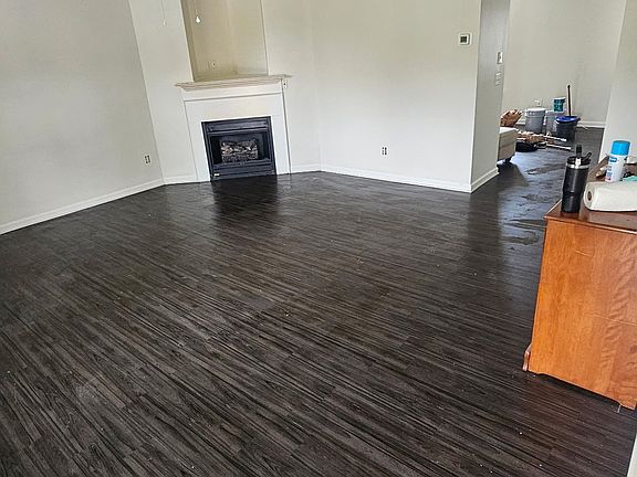 3rd image of 634 Sherard Cir