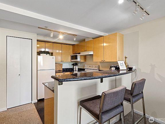 5th image of 425 Vine Street #701