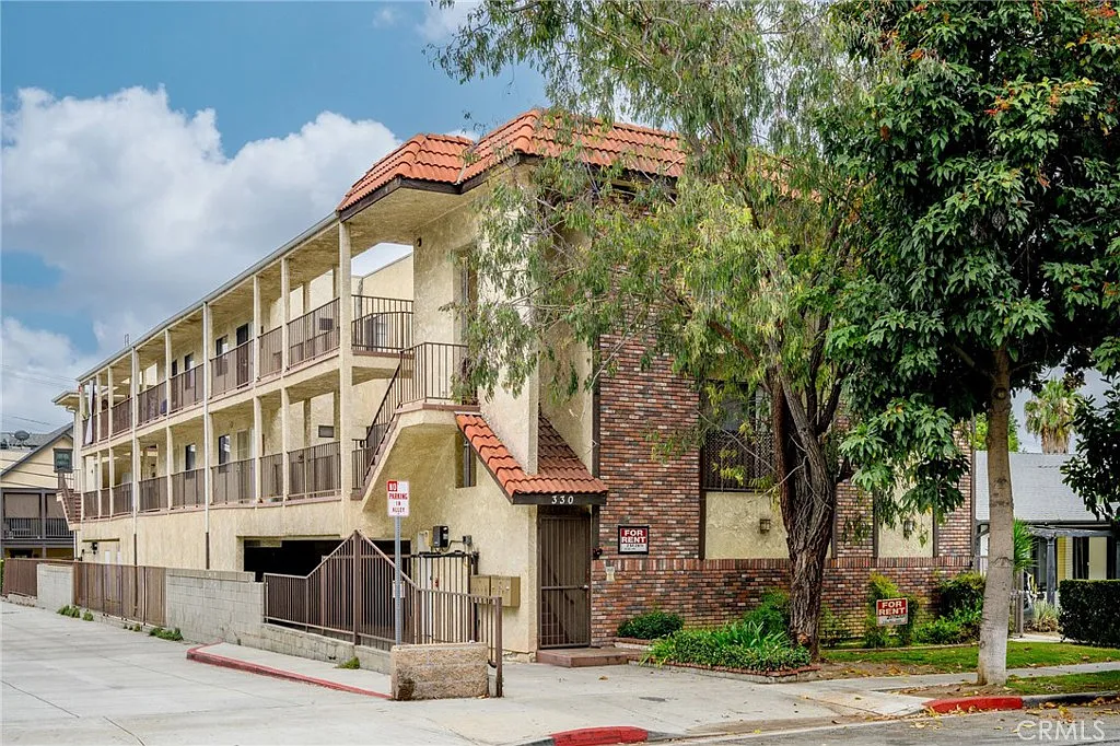 2 bed, 900 sqft, $2,500 — Photo 1