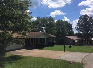 1104 McCubbins Ave, Cabool, MO 65689