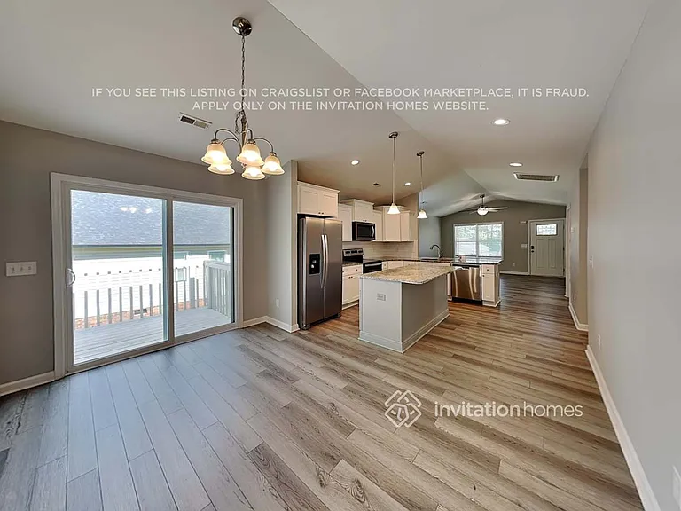 1125 Roberts St — Photo 8