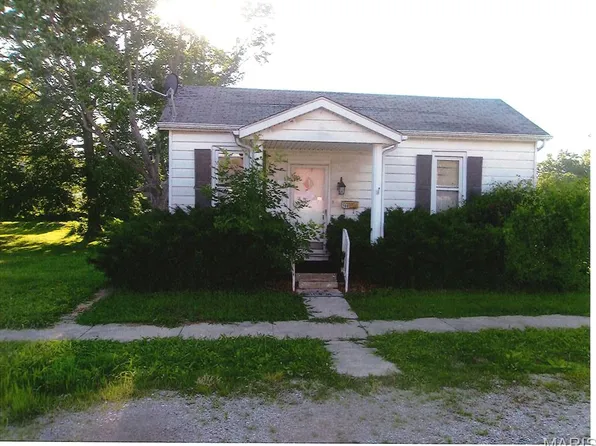 200 N Clinton St, New Athens, IL 62264