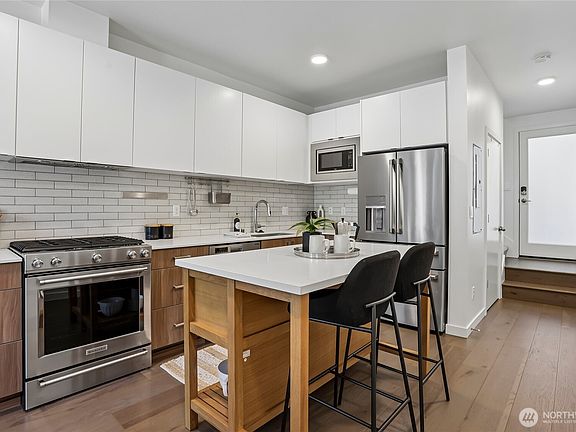 5th image of 4354 6th Avenue NW