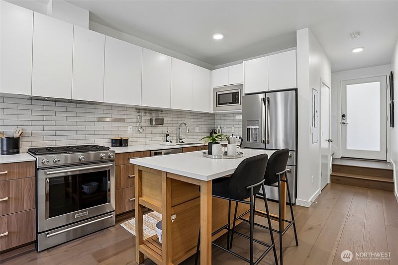 5th image of 4354 6th Avenue NW