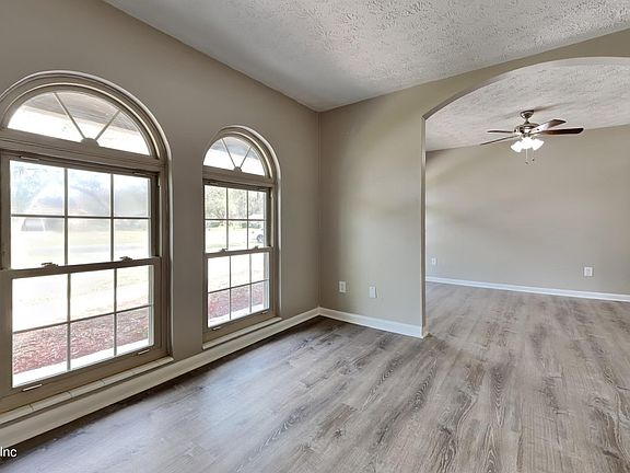 3rd image of 1757 POPLAR Drive