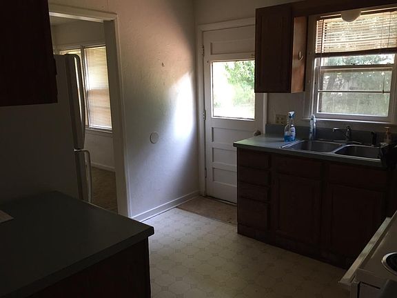 2nd image of 813 Poplar Ave