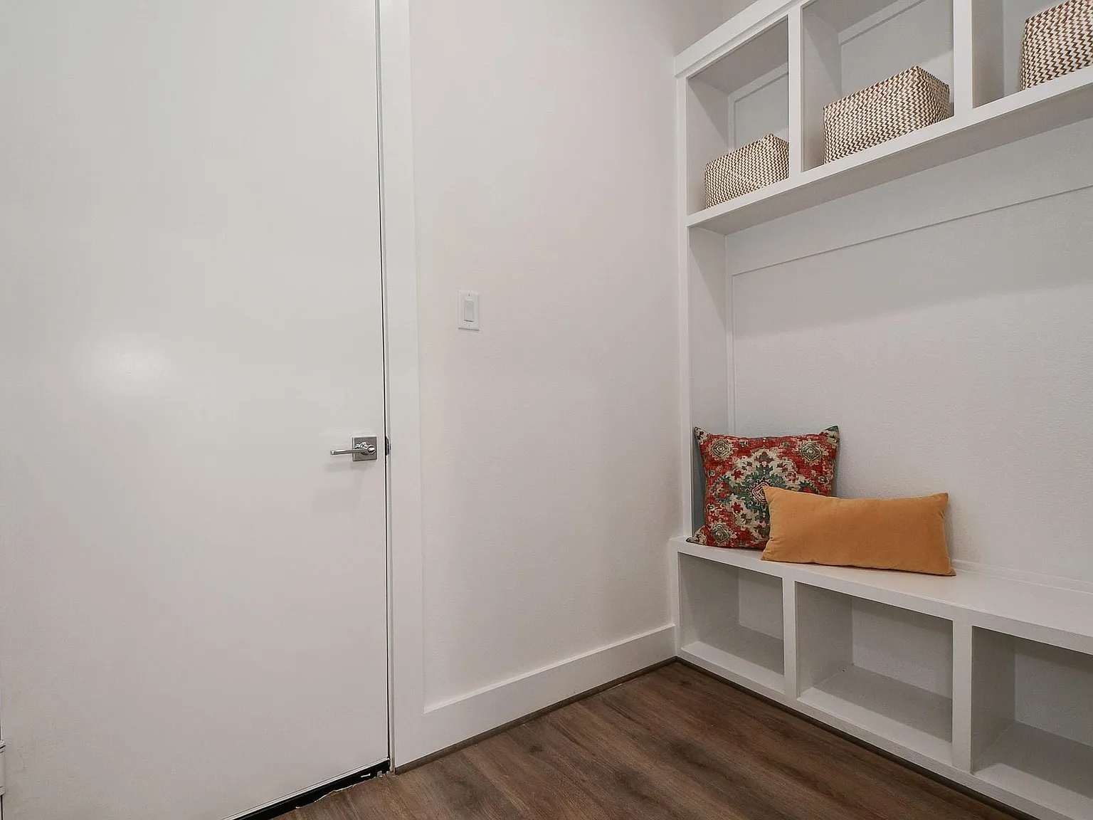 3 bed, 3.5 bath, 2154 sqft, $3,300 — Photo 3