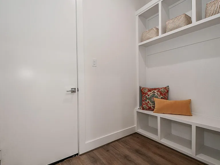 3513 McIlhenny St — Photo 3