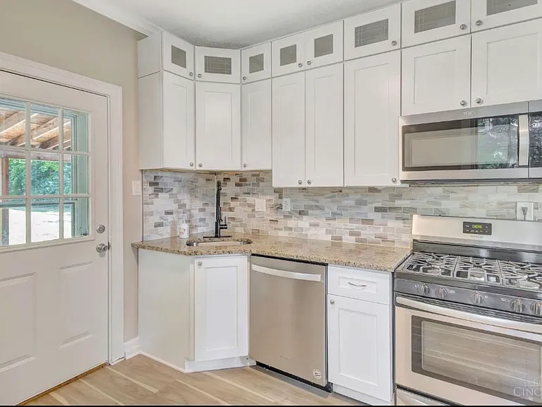 1646 King Ave — Photo 5