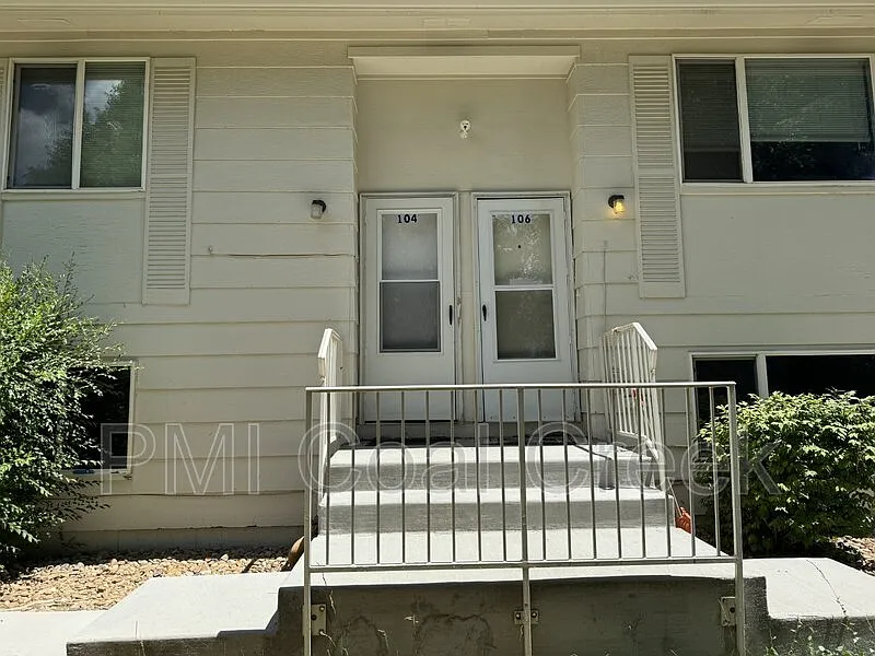 Building Photo - 104 Judson St