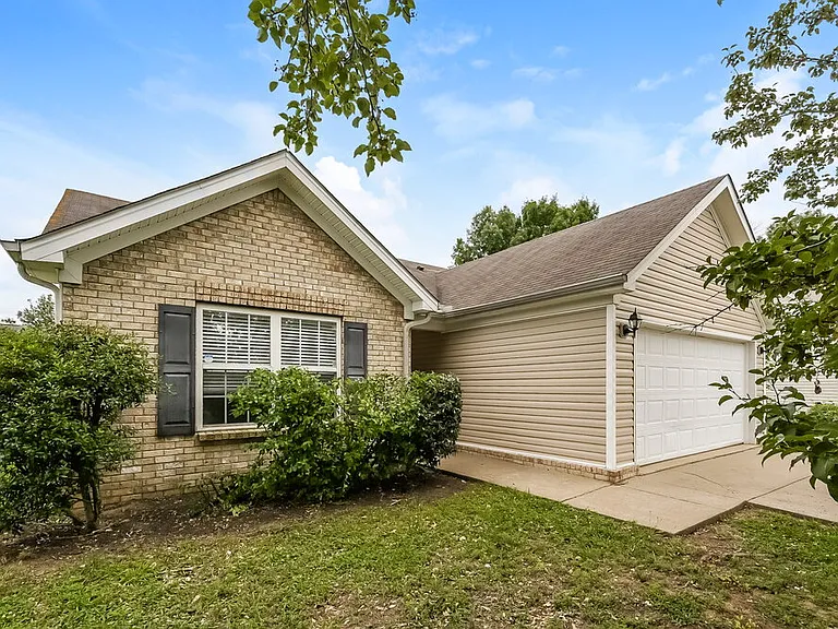 1413 Chesterbrook Ct — Photo 3