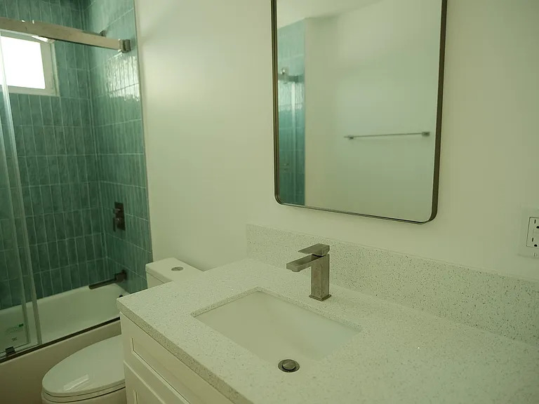 4313 1/2 Kenwood Ave — Photo 12