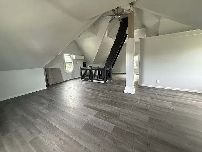 Bedroom+ 600 sf