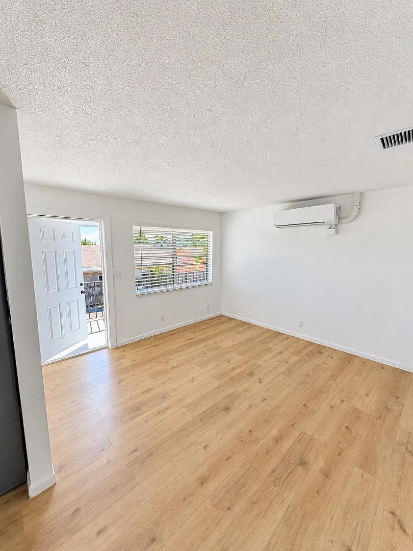 1406 Barton Rd - 19 — Photo 1