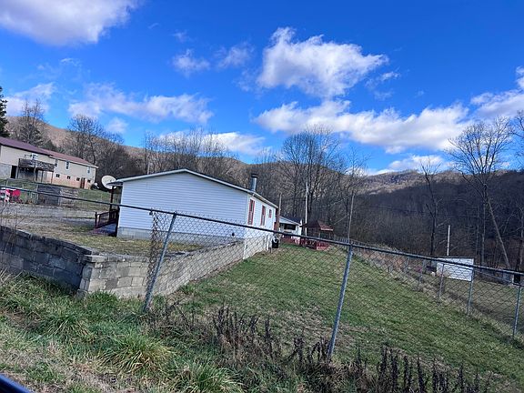 3rd image of 122 Blue Hollow Rd