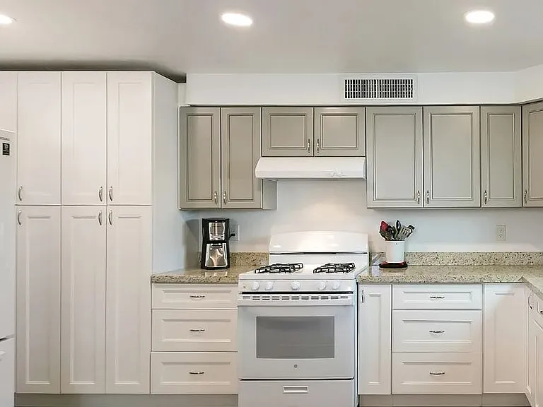 3402 E Kleindale Rd — Photo 2