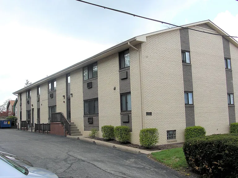 2703 Voelkel Ave — Photo 1