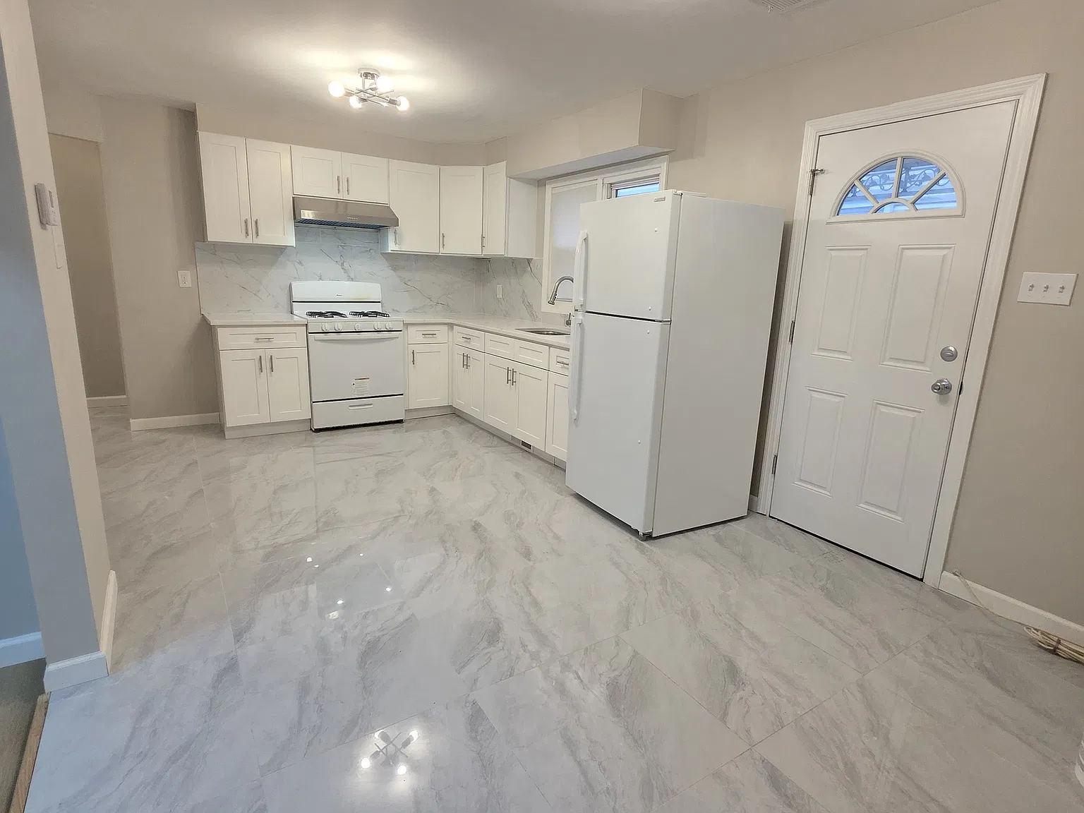 3 bed, $3,000 — Photo 3