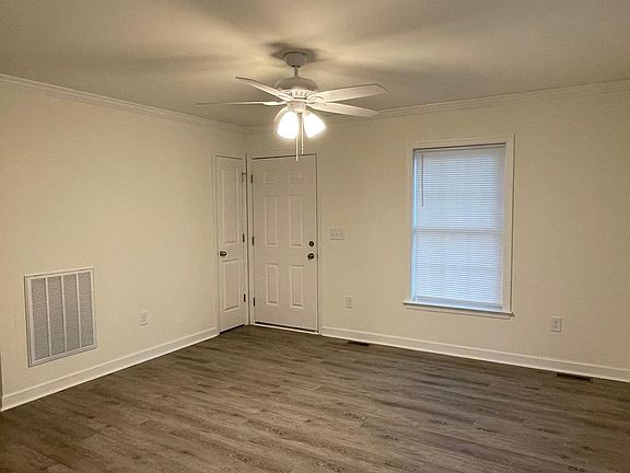 4th image of 206 W 3rd St