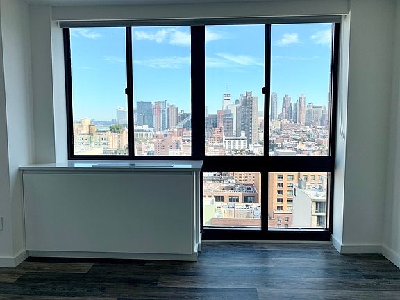5th image of 520 W 43rd St APT 24D