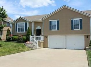 1811 NW Elmwood Dr, Grain Valley, MO 64029