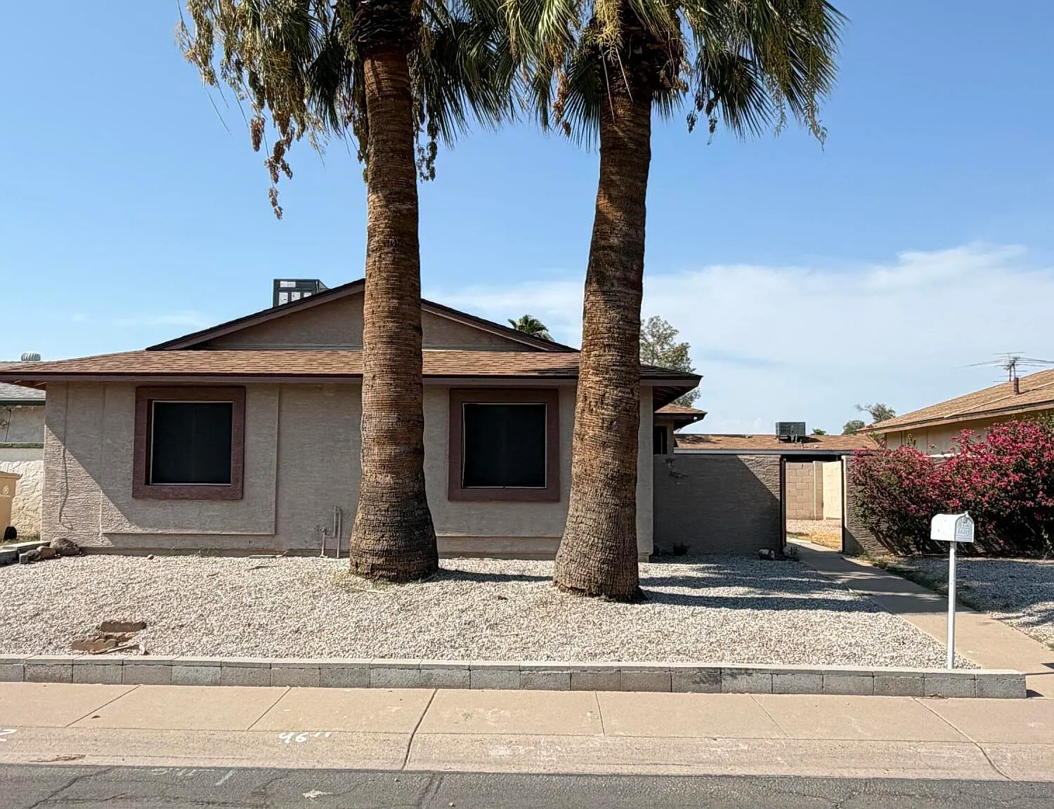 3 bed, 2.0 bath, 1128 sqft, $2,000 — Photo 1