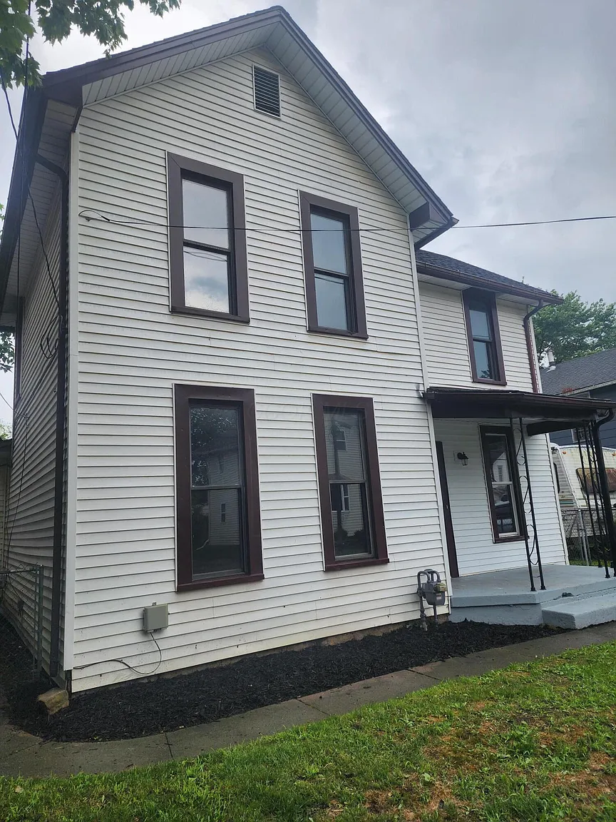 105 Fleek Ave photo 1