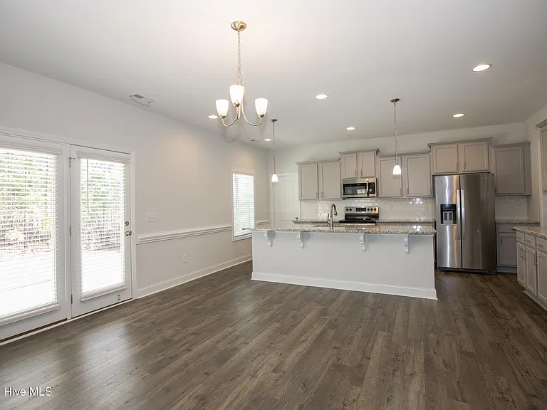 660 Avenue Of The Carolinas — Photo 27