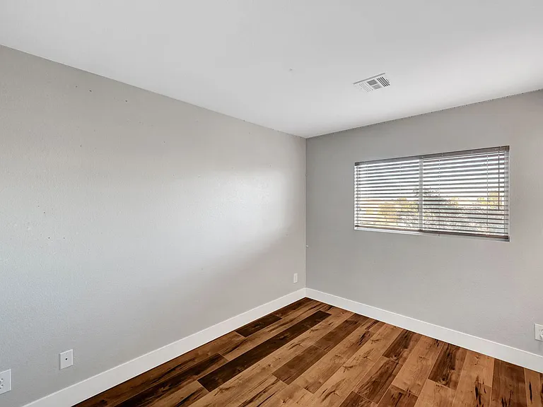 812 Sistine St — Photo 28
