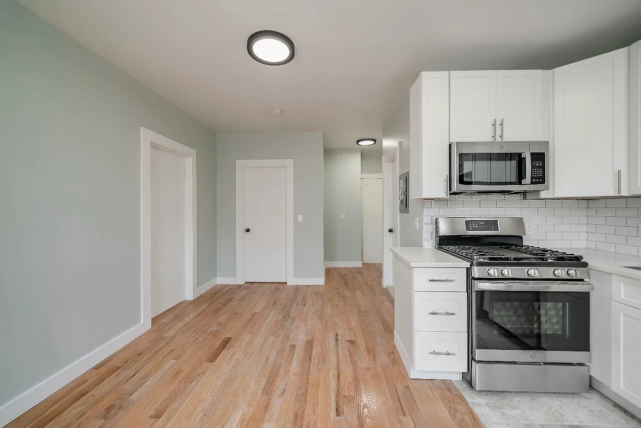 2 bed, 900 sqft, $2,195 — Photo 1