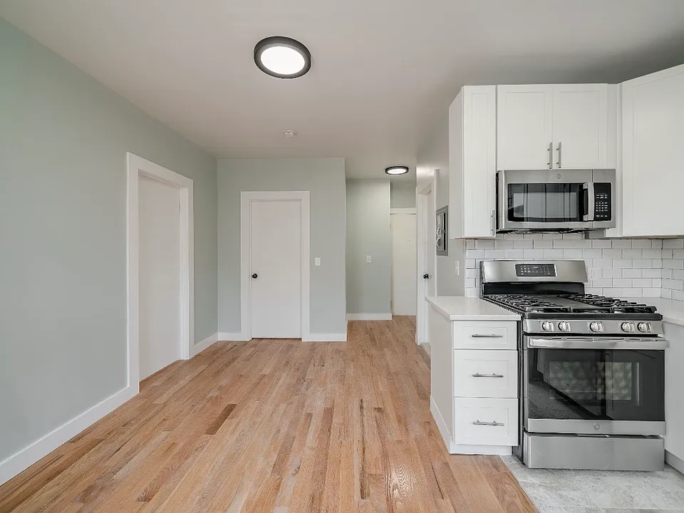 1139 Summit Ave #4