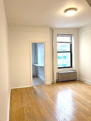 4th image of 2194 3rd Ave #D