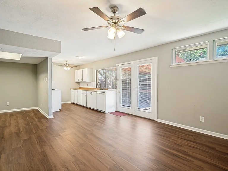 5709 Christie Ln — Photo 4