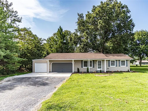 8450 Country Ln, Troy, IL 62294