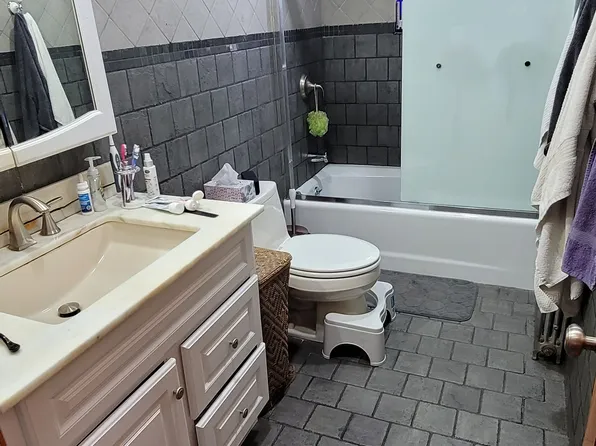 13778 70th Rd, Flushing, NY 11367